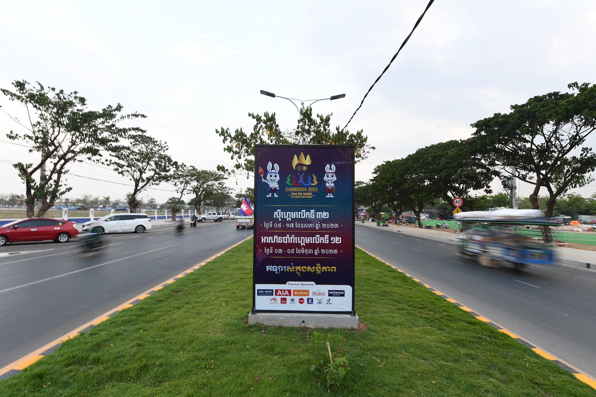 Đường phố Phnom Penh rực rỡ sắc màu sẵn sàng cho lễ khai mạc SEA Games 2023 - Ảnh 8.