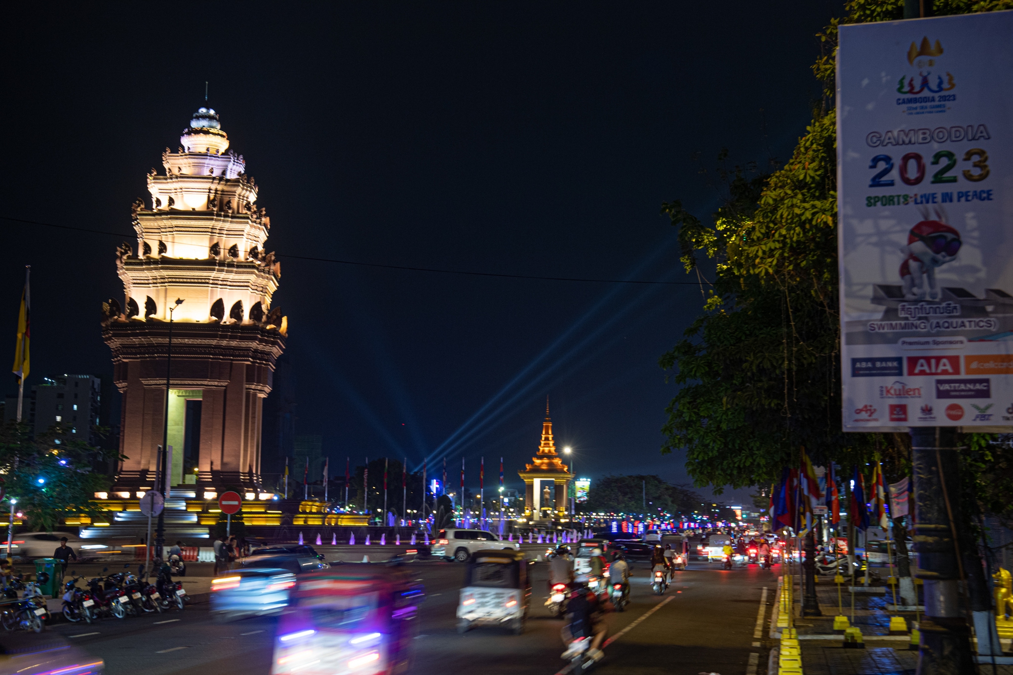 Đường phố Phnom Penh rực rỡ sắc màu sẵn sàng cho lễ khai mạc SEA Games 2023 - Ảnh 10.
