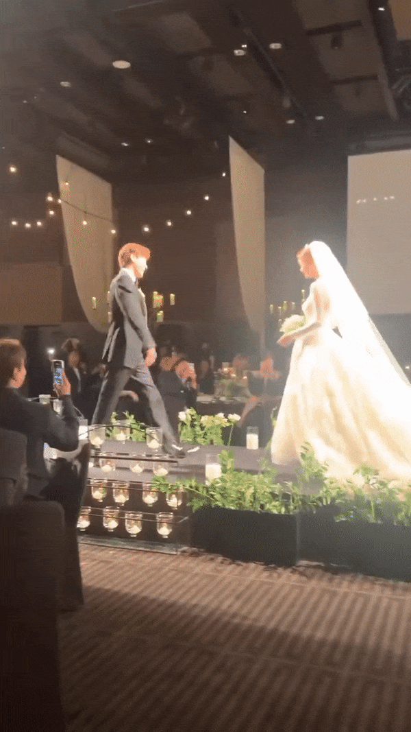 Toàn cảnh đám cưới Lee Da Hae - Se7en: Cô dâu bật khóc vì xúc động, Taeyang hát tặng tình ca, quy tụ dàn sao hoành tráng như lễ trao giải - Ảnh 10.