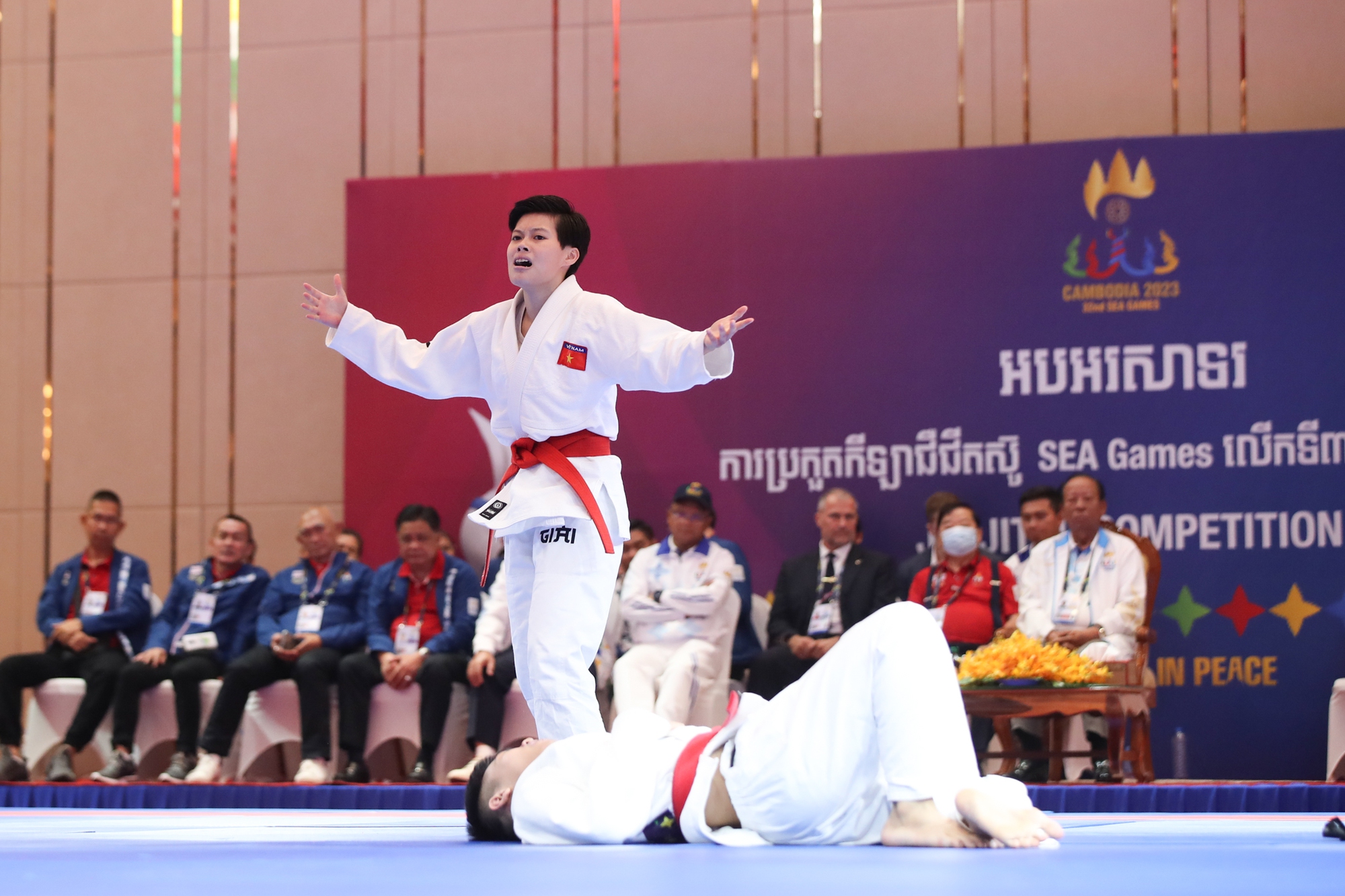 Tím mắt từ trận thứ hai, võ sĩ Việt Nam vẫn kiên cường mang về tấm huy chương vàng Jujitsu duy nhất - Ảnh 1.