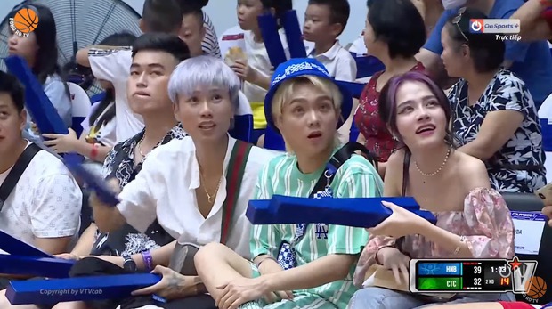 Dàn TikToker bị chê “làm màu” khi sang Campuchia xem SEA Games 32 - Ảnh 8.