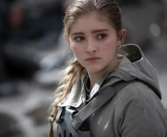Nữ diễn viên The Hunger Games bị hacker dọa tung ‘ảnh nóng’ và hành động ‘outplay’ khiến MXH chao đảo - Ảnh 1.