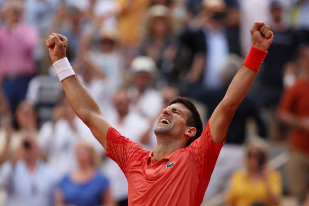Khoảnh khắc Djokovic ăn mừng chức vô địch Roland Garros 2023