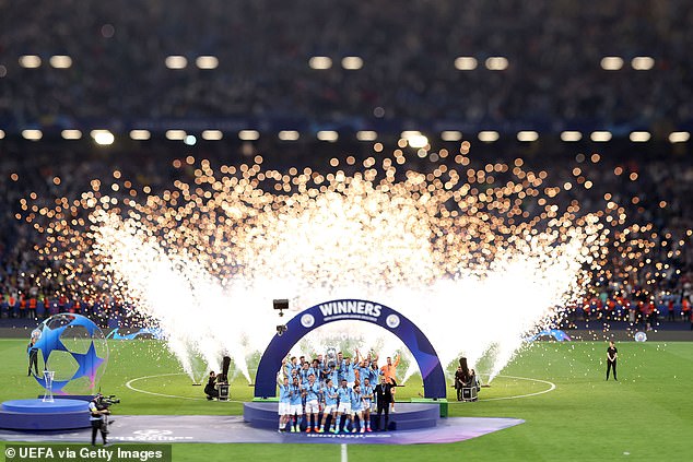 Haaland hút xì gà cực ngầu, cùng dàn sao Man City tiệc tùng thâu đêm ăn mừng danh hiệu Champions League - Ảnh 6.
