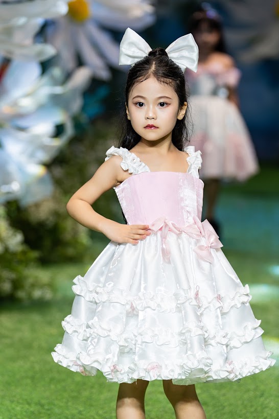 Thu Quỳnh, Thanh Hương, Hương Đinh hội tụ tại Vietnam Kids Fashion Week 2023 - Ảnh 11.