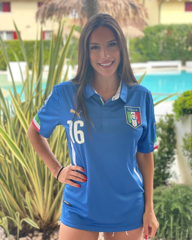Nữ cầu thủ bóng đá đẹp nhất Italy thích đăng ảnh bikini, lý do đầy ý nghĩa - Ảnh 2.