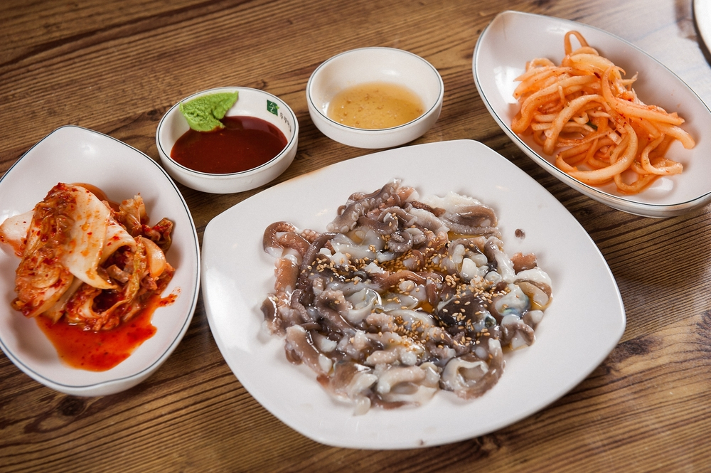 Làm một chầu ẩm thực 'cảm giác mạnh' ở Hàn Quốc, bạn có đủ gan để thử? - Ảnh 2.