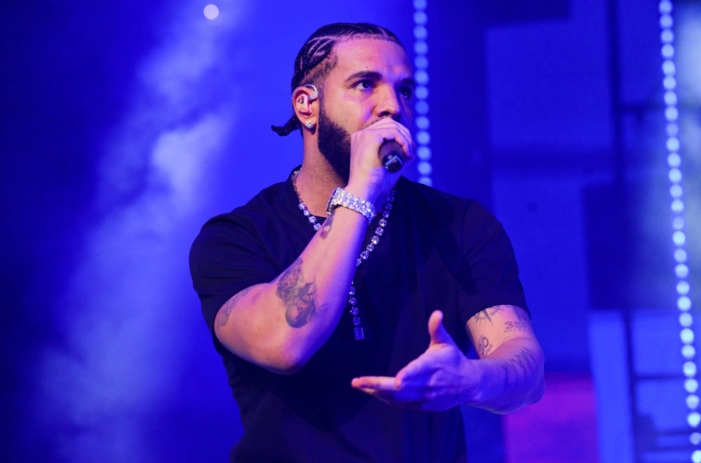 Rapper Drake thông báo ra mắt thơ và album mới
