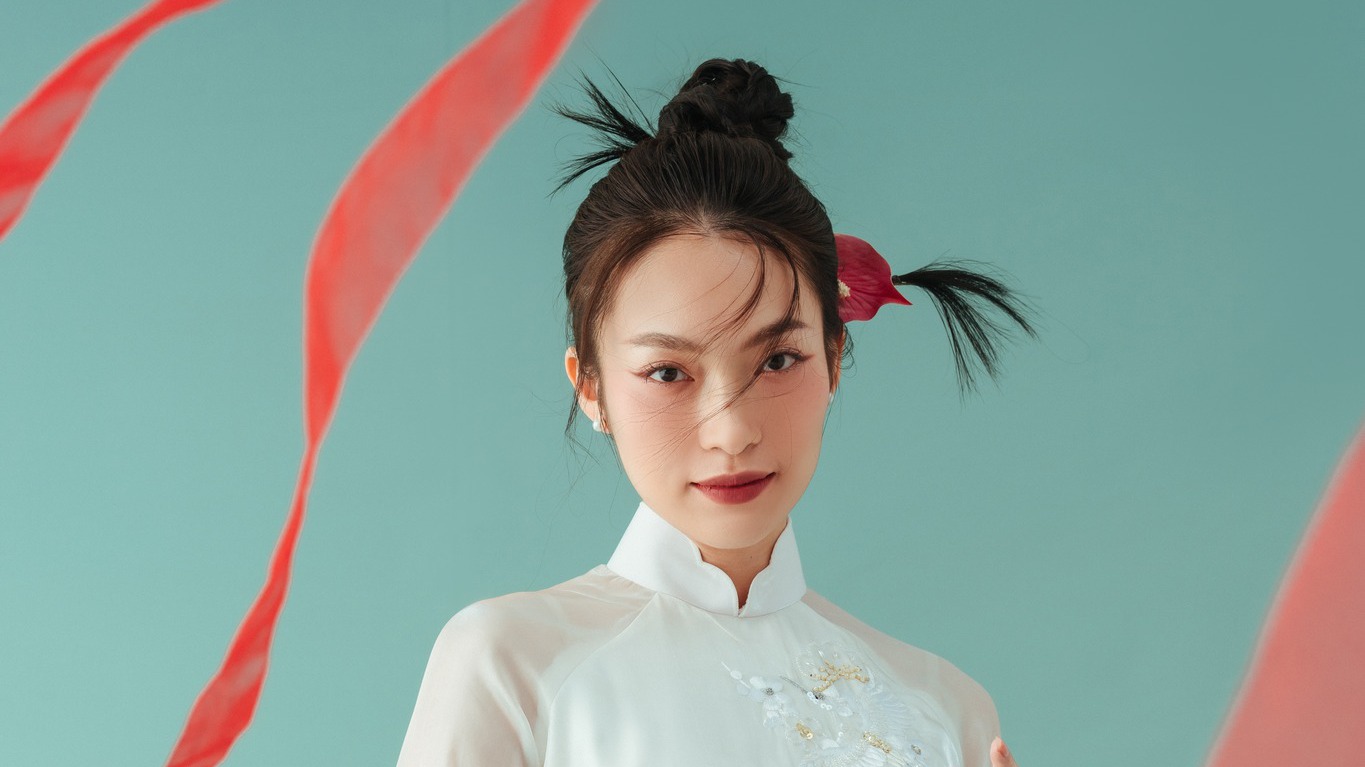 Khánh Vy: Nữ MC tuổi trẻ tài cao, chuẩn hình mẫu 'con nhà người ta'