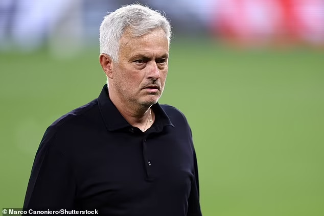 PSG chia tay Galtier vào cuối mùa, Mourinho được cho là người kế nhiệm - Ảnh 4.
