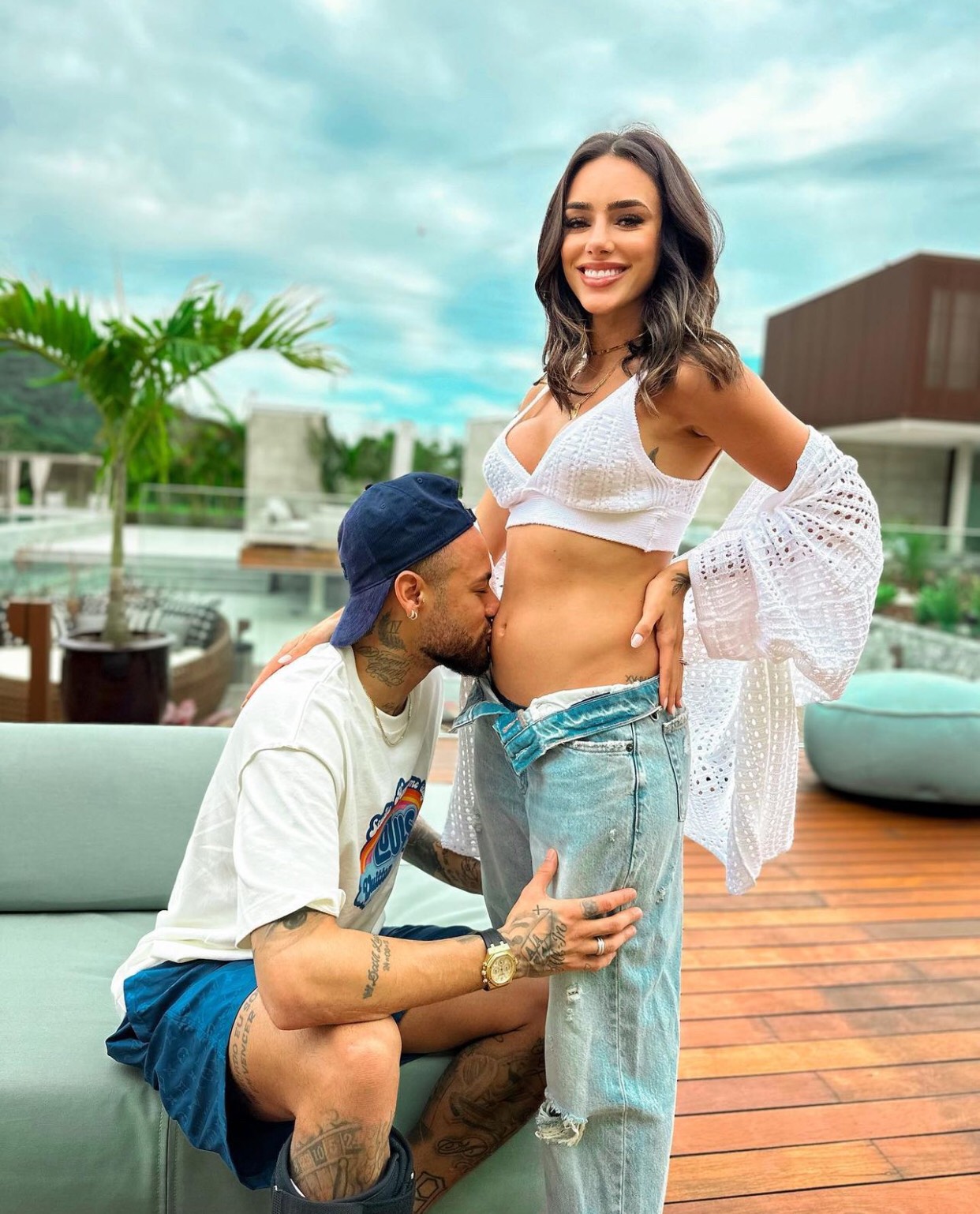 Bạn gái Neymar khoe bụng bầu trong bộ bikini quyến rũ - Ảnh 9.