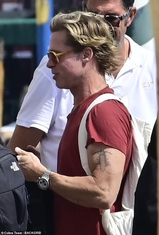 Brad Pitt lộ những hình xăm lớn trên lưng  Ngôi sao