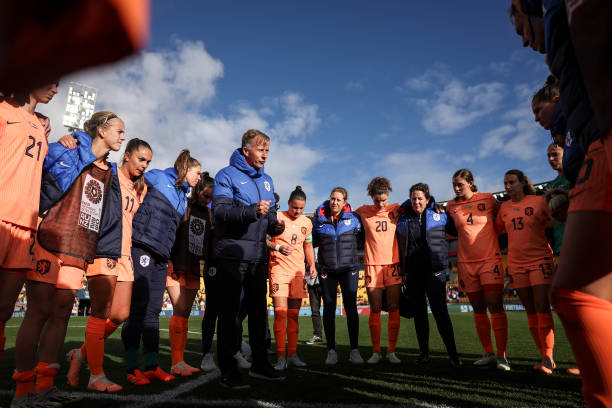 HLV Jonker và các cô gái Hà Lan sẵn sàng cho trận đấu với tuyển nữ Việt Nam