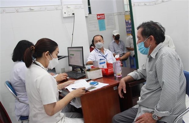Hà Nội: Xem xét hỗ trợ đóng bảo hiểm y tế cho người trên 70 tuổi - Ảnh 1.