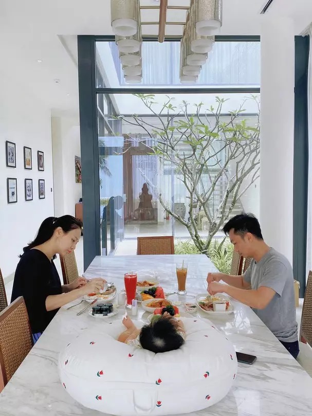 Biệt thự Full House sang trọng của gia đình Cường Đô La - Đàm Thu Trang khiến dân mạng 'lóa mắt' - Ảnh 7.