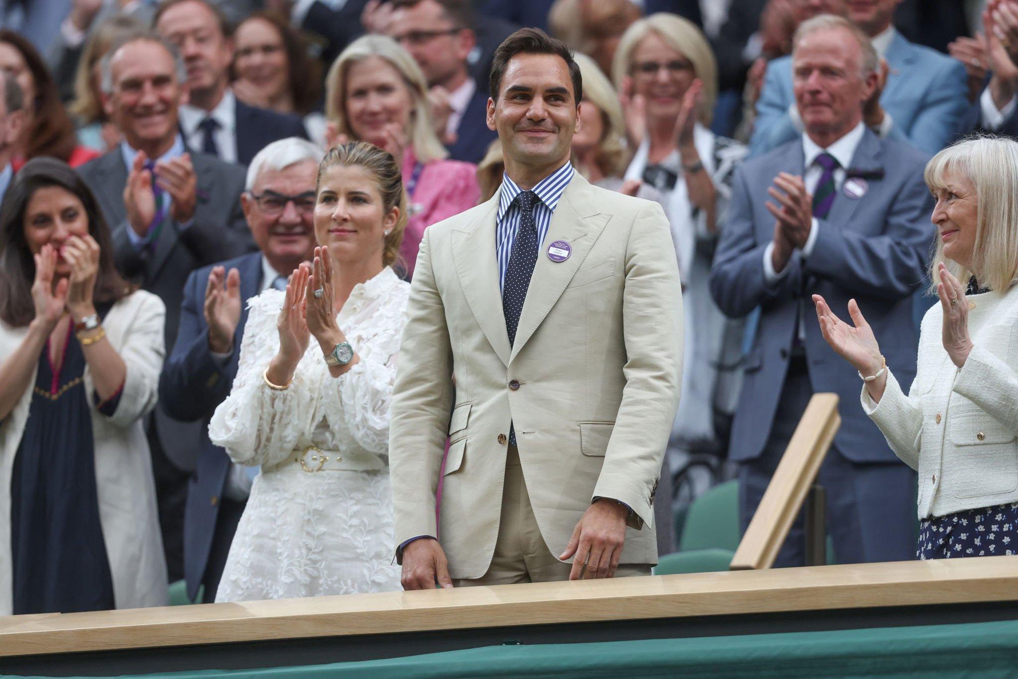 Roger Federer được sự chào đón nồng nhiệt khi trở lại Wimbledon sau giải nghệ - Ảnh 7.