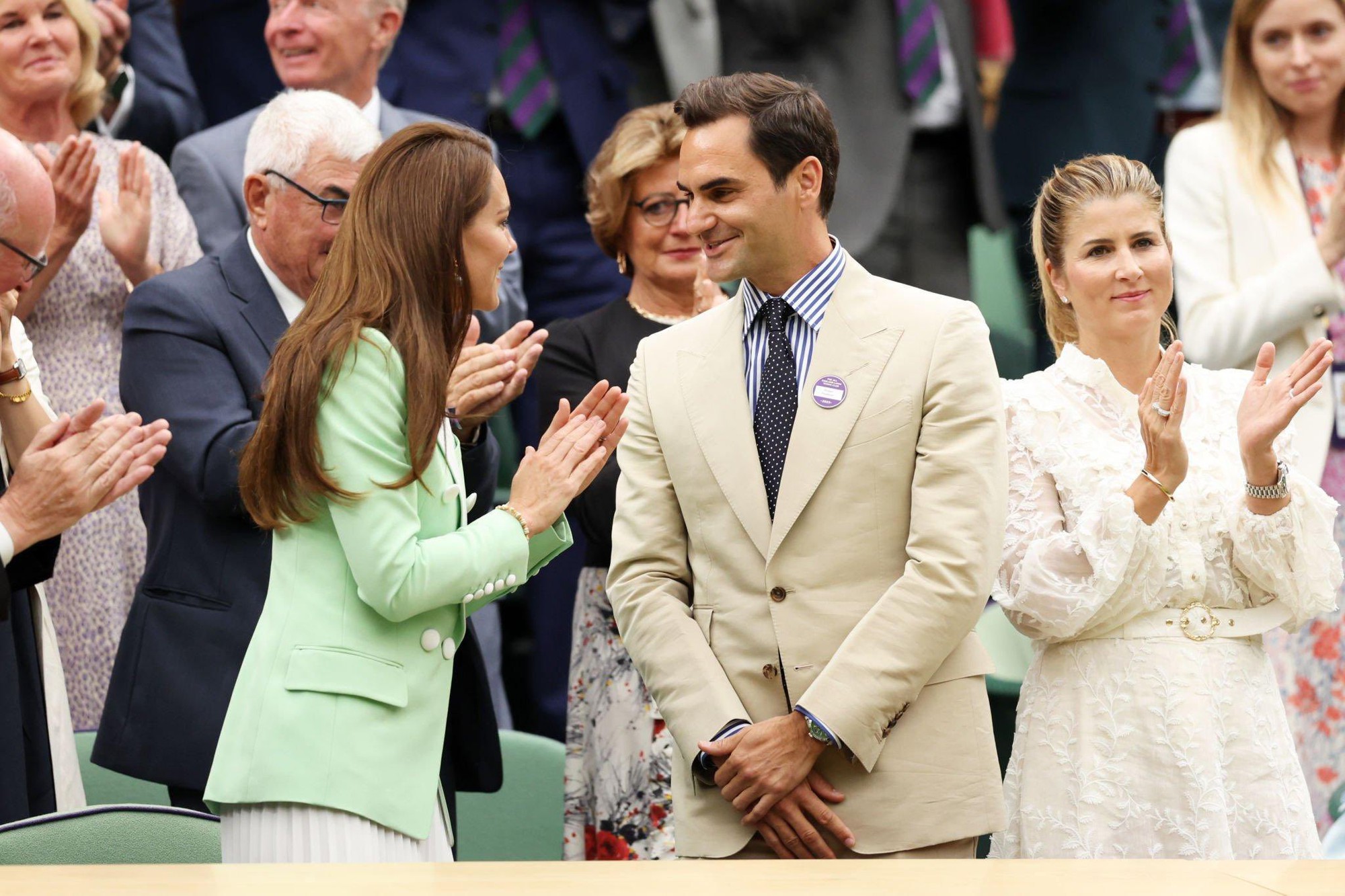 Roger Federer được sự chào đón nồng nhiệt khi trở lại Wimbledon sau giải nghệ - Ảnh 5.