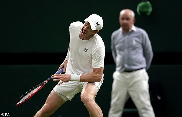 Andy Murray nổi giận vì đang đánh hay thì 'đứt dây đàn' trước Tsitsipas ở Wimbledon - Ảnh 2.