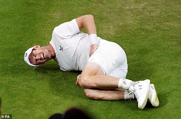 Andy Murray nổi giận vì đang đánh hay thì 'đứt dây đàn' trước Tsitsipas ở Wimbledon - Ảnh 3.