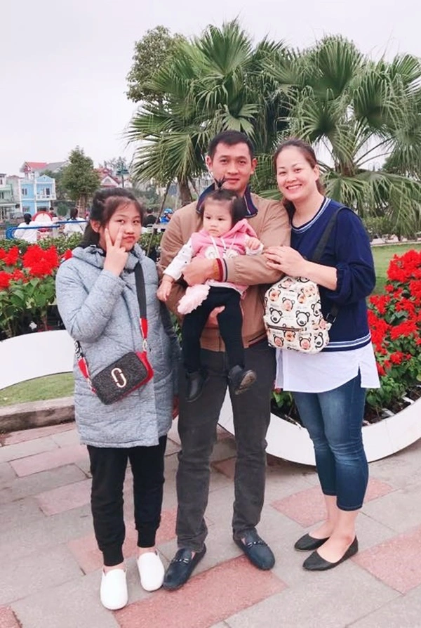 Gia đình hạnh phúc của Hà Thị Hoa và Tạ Đức Hiếu