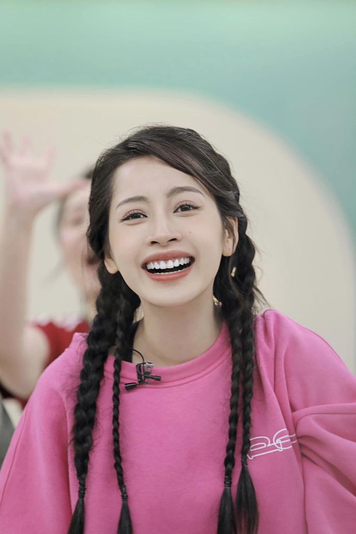 Những kiểu tóc giúp Chi Pu trẻ như thiếu nữ khi tham gia show xứ Trung - Ảnh 5.