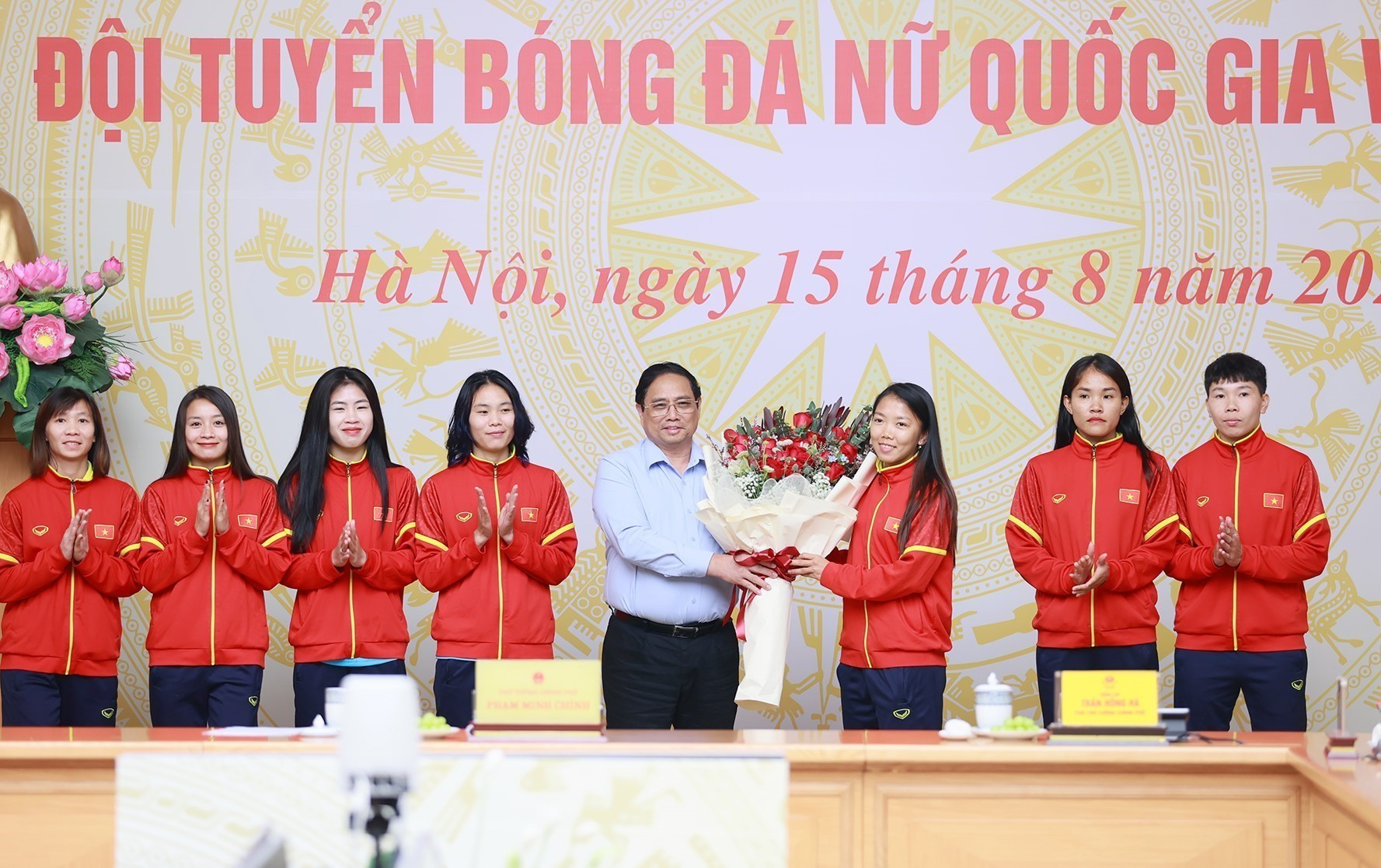 Thủ tướng Phạm Minh Chính gặp mặt, biểu dương Đội tuyển Bóng đá nữ Việt Nam - Ảnh 2.