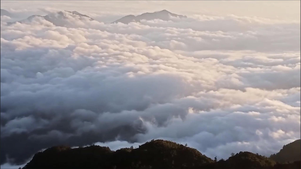 Thả mình vào đỉnh núi chín tầng thang Chiêu Lầu Thi, khám phá trọn nẻo đường Hà Giang - Ảnh 6.