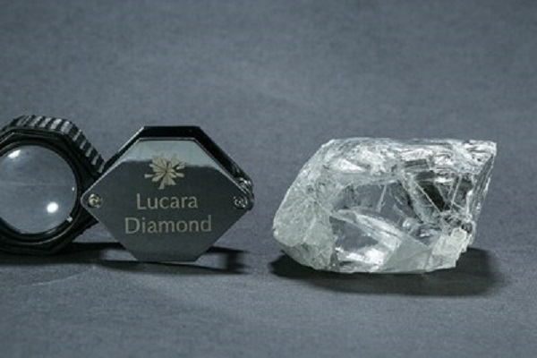 Phát hiện viên kim cương trắng 692,3 carat tại Botswana - Ảnh 1.