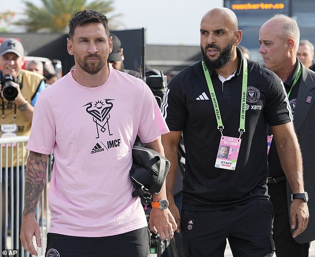 Vệ sĩ theo Messi không rời nửa bước ngay cả trên sân cỏ ở Inter Miami: Là đặc nhiệm SEAL, được đích thân Beckham tuyển chọn - Ảnh 4.