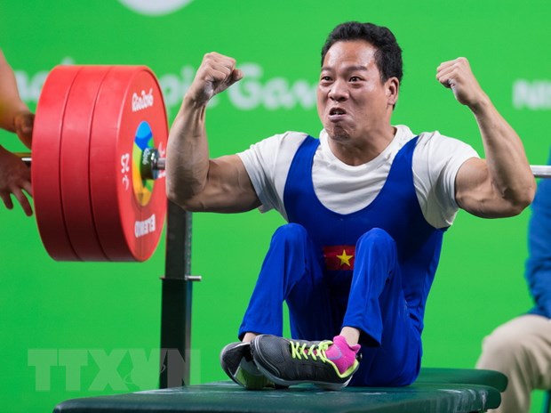 Khoảnh khắc lực sĩ Việt Nam nâng mức tạ 176 kg, chinh phục huy chương vàng thế giới khiến CĐV vỡ òa - Ảnh 3.