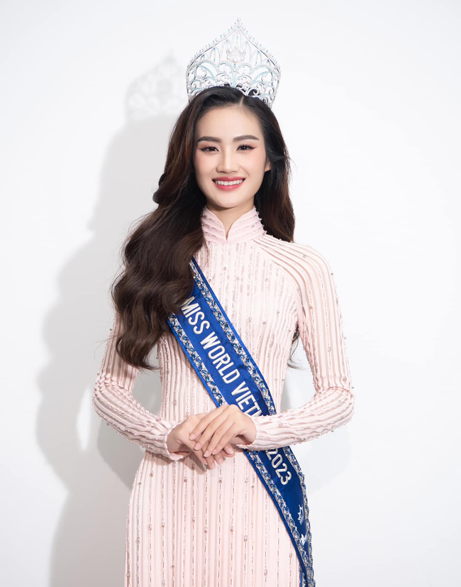 Hoa hậu Ý Nhi kể tên 3 người nổi tiếng ở Bình Định, Quế Ngọc Hải lập tức réo lên Hồ Tấn Tài - Ảnh 2.