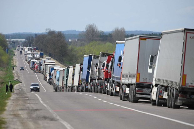 Ba Lan cảnh báo đóng cửa biên giới đối với nông sản Ukraine - Ảnh 1.