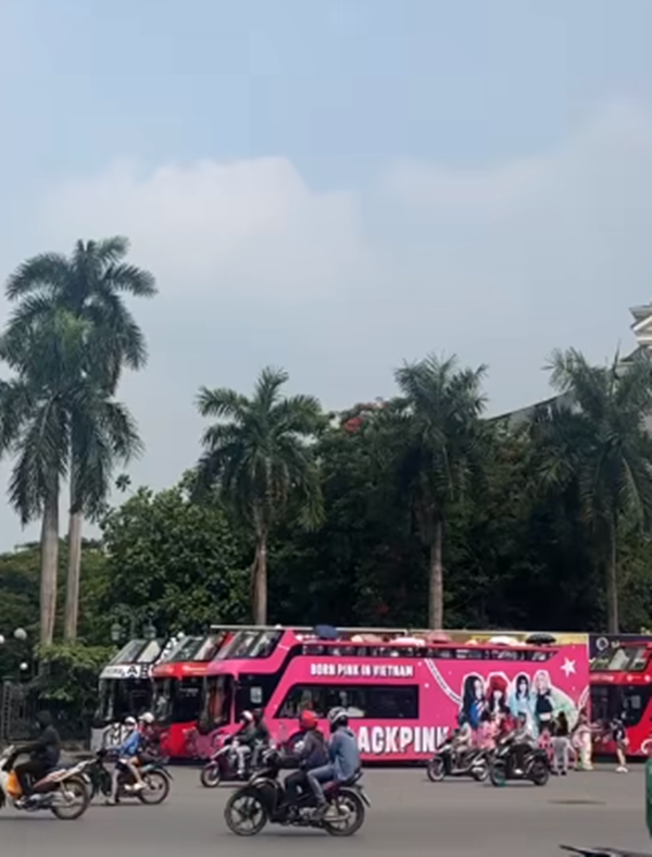 Hậu concert, BLACKPINK đăng clip tại Việt Nam khiến fan Việt nức nở - Ảnh 1.
