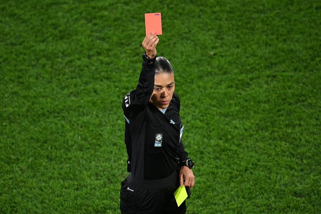 Em gái sao Chelsea nguy cơ bị cấm cả giải World Cup nữ vì hành vi giẫm lên người đối thủ - Ảnh 4.