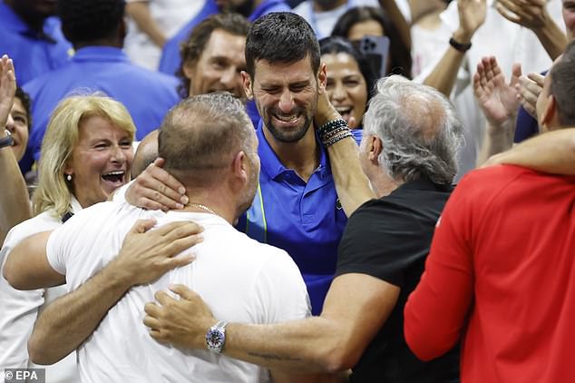 Điều đầu tiên Djokovic làm sau khi hạ Medeved khiến triệu fan ngưỡng mộ - Ảnh 5.