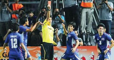 Bunmathan: Từ 'cậu bé hư' với kỷ lục thẻ đỏ, được HLV Tottenham nâng tầm trở thành nhà vô địch Nhật Bản - Ảnh 2.