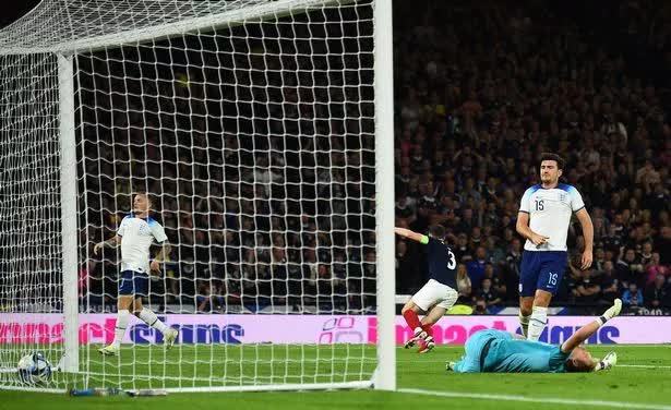 Maguire phản lưới hài hước ở trận thắng của tuyển Anh, Southgate vẫn lên tiếng bảo vệ - Ảnh 3.