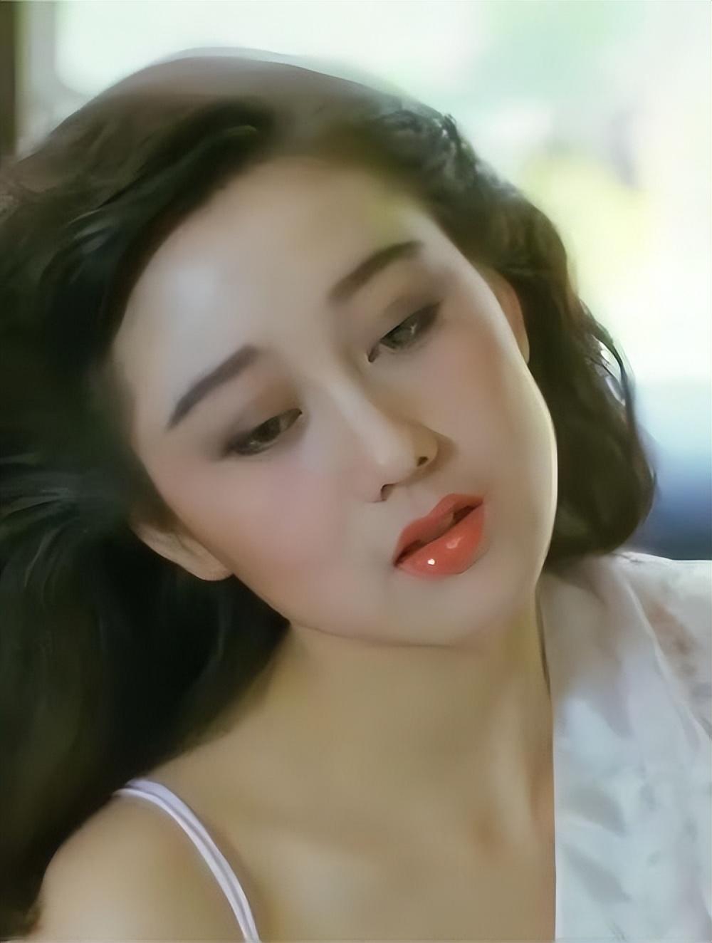 Cuộc đời đẫm nước mắt của Lợi Trí trước khi trở thành vợ yêu của Lý ...