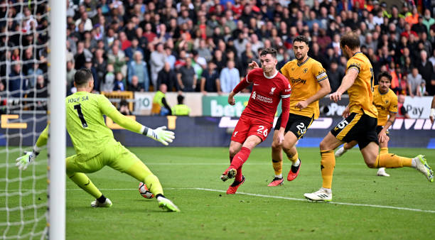 Salah rực sáng trong vai trò mới, giúp Liverpool ngược dòng kịch tính để giành ngôi đầu bảng Ngoại hạng Anh - Ảnh 4.