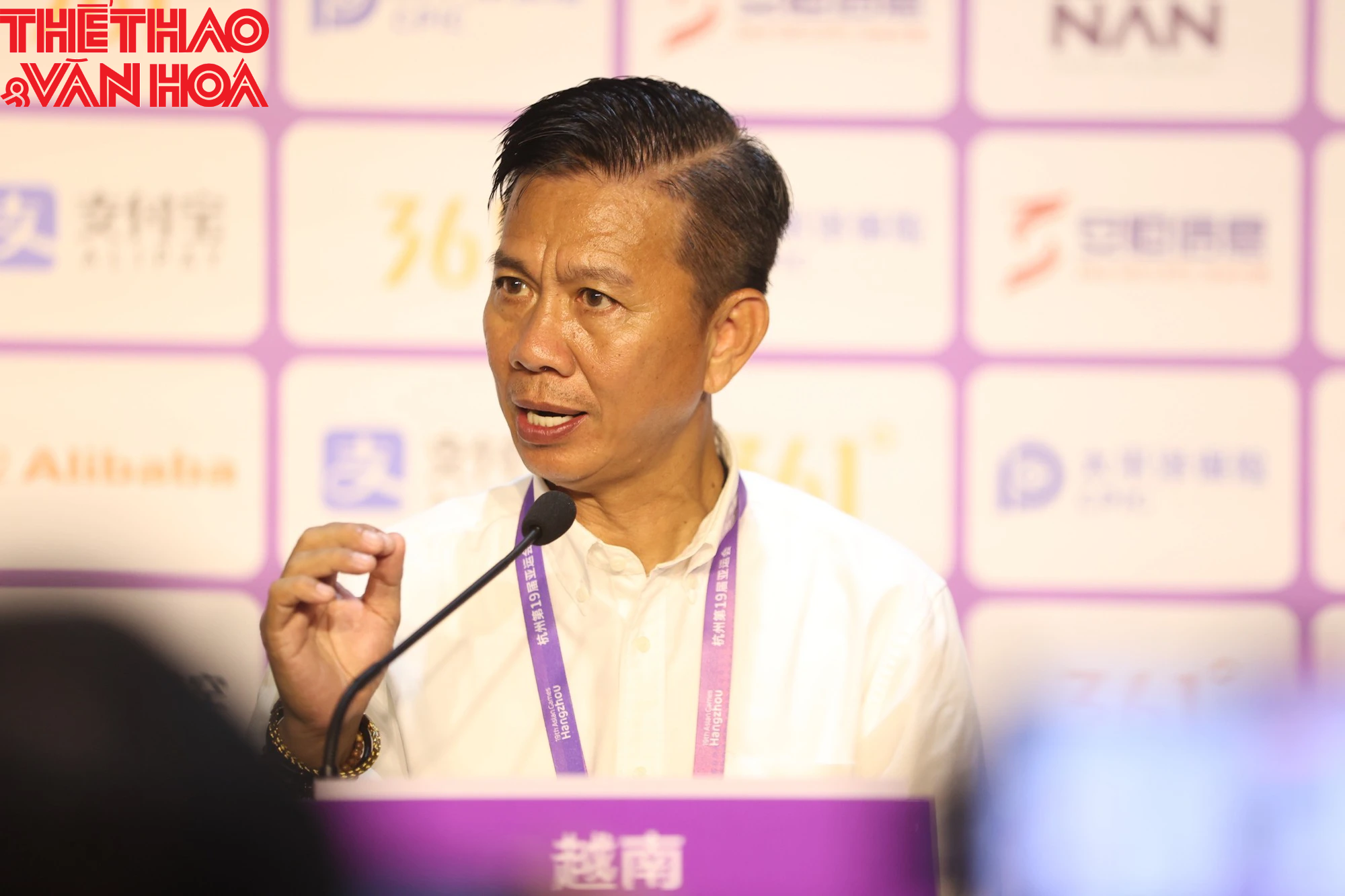 HLV Hoàng Anh Tuấn tức giận với cầu thủ Olympic Việt Nam - Ảnh 2.