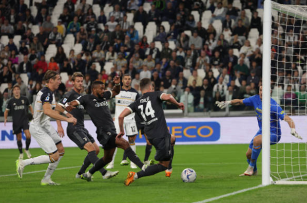 Thắng nhọc đội cửa dưới, Juventus đánh chiếm vị trí nhì bảng Serie A - Ảnh 2.