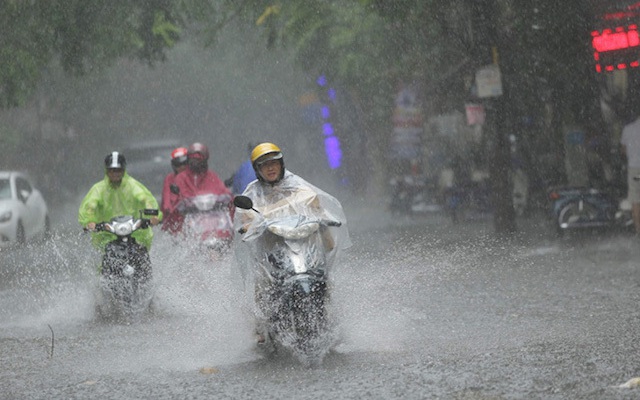Áp thấp nhiệt đới suy yếu, đề phòng mưa lớn và lũ trên các sông ở Trung Bộ - Ảnh 1.