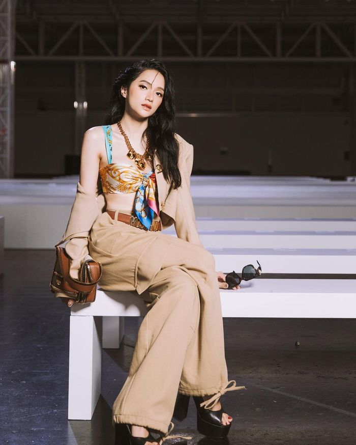 Sao Việt dự Fashion Week: &quot;Cô Em Trendy&quot; khiến giới mộ điệu trầm trồ - Ảnh 7.