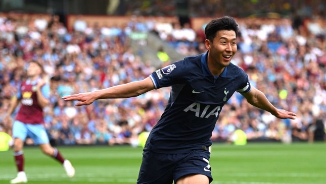 Lập hat-trick giúp Tottenham ngược dòng, Son Heung Min vượt qua thành tích của Ronaldo - Ảnh 2.