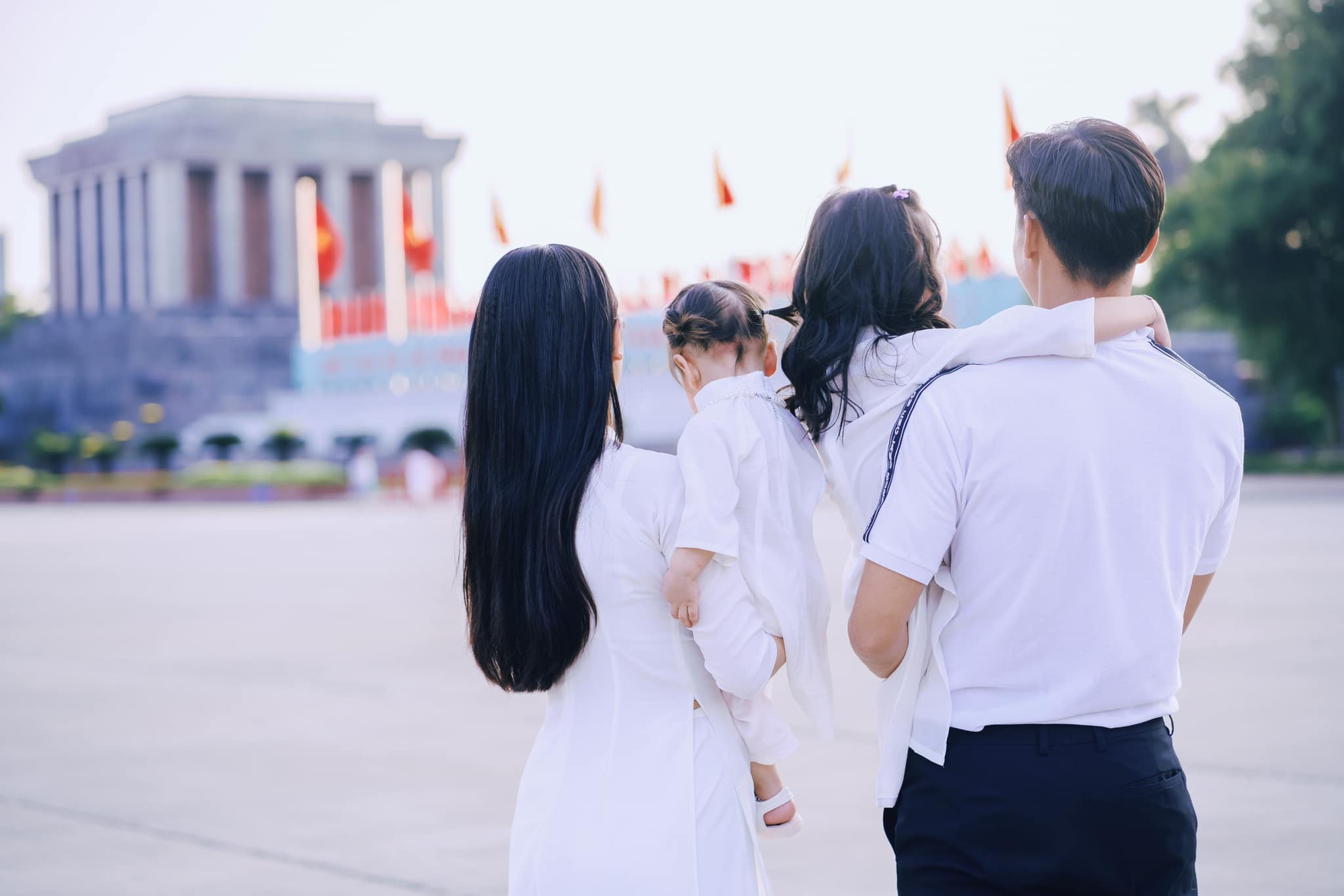 Bộ ảnh &quot;cưng xỉu&quot; của gia đình Quế Ngọc Hải tại lăng Bác nhân dịp Lễ Quốc Khánh 2/9 - Ảnh 7.