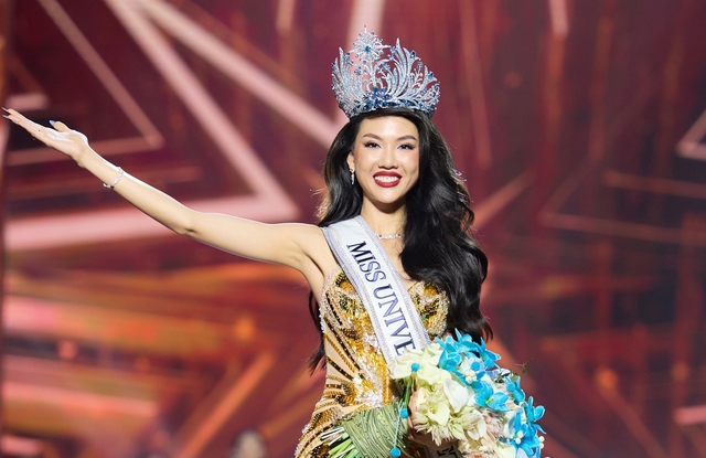 Tân Hoa hậu Bùi Quỳnh Hoa trong tay &quot;cả rổ&quot; danh hiệu vẫn quyết chinh phục vương miện - Ảnh 1.