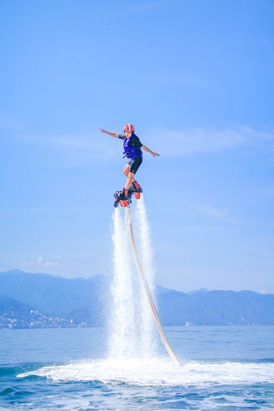 Ghé Nha Trang thử sức trò chơi mạo hiểm flyboard, trải nghiệm cảm giác bay trên mặt nước - Ảnh 3.