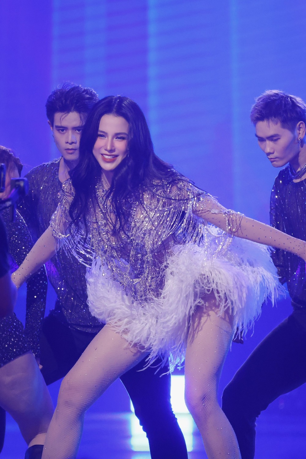 Diệp Lâm Anh vào chặng cuối Chị đẹp, visual đỉnh cao, vũ đạo “10 điểm không có nhưng” - Ảnh 3.