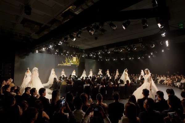 Show diễn váy cưới được mong chờ nhất năm 2024 của thương hiệu Choi Jae Hoon tại Việt Nam - Ảnh 3.