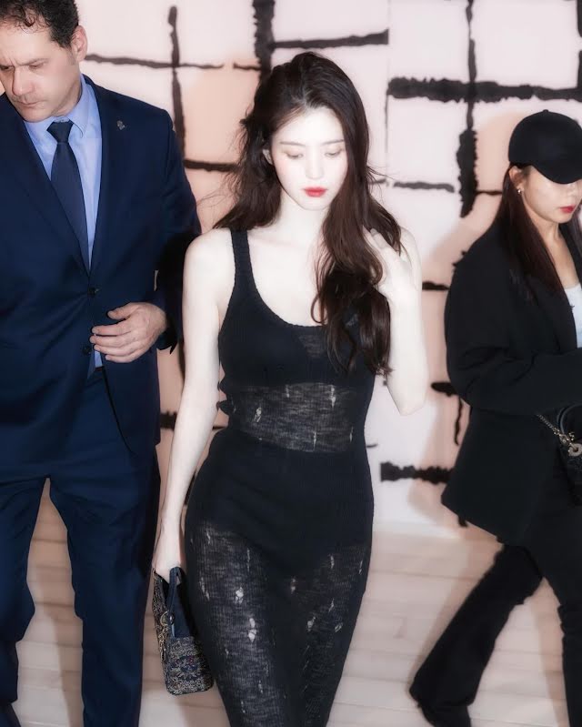 'Mê mẩn' những hình ảnh chưa được công bố của Han So Hee tại Tuần lễ thời trang Paris - Ảnh 2.